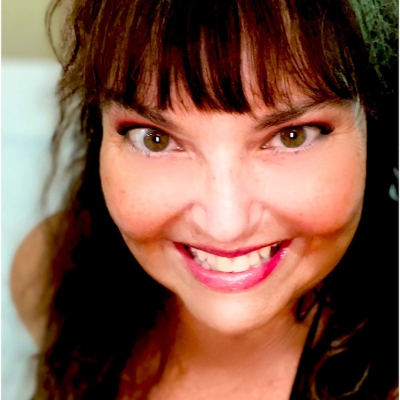 Meet your Posher, Deanna - Picture 1 of 1